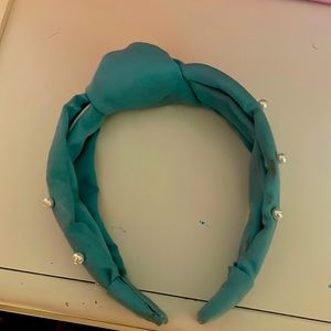 I am selling this cute head band!!